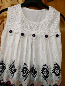 Stylish White Sleeveless Tunic Top