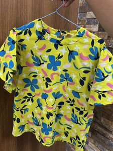 Vibrant Floral Print Flutter Sleeve Top