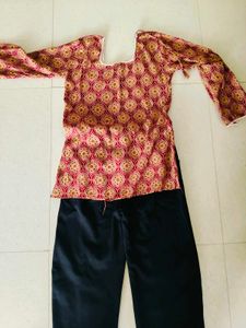 Women's Printed Short Kurti with Black Trouser Com