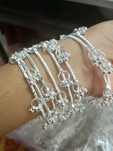 सिल्वर बैंगल