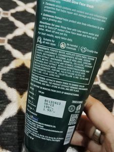 Instant Glow Facewash ...>>>