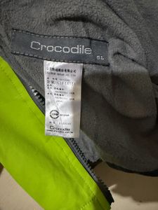 Sleeveless crocodile Jacket
