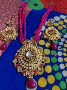 Stunning Pink Beaded Necklace & Earring Set