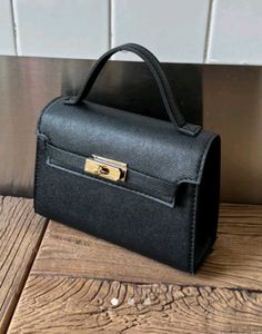 Savana Black Textured Handbag