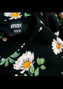Daisy black top
