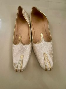 Men's Ethnic Embroidered Juttis