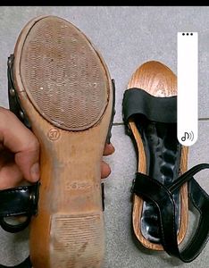 Used black Sandals