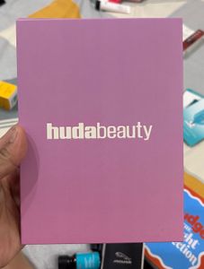 Huda Beauty Heart Mirror