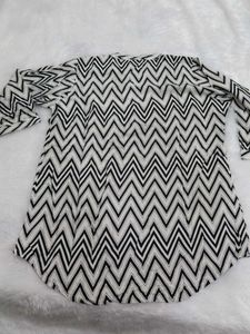 Chic Black &amp; White Chevron Print Top