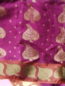 Elegant Pink Saree with Golden Leaf Motifs