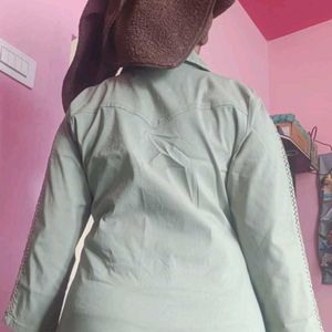 Comfortable Light Green Kurta with Button Detail