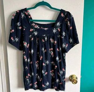 BLUE FLORAL SQUARE NECK FLUTTER SLEEVE TOP