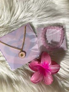 Daisy Necklace & Bracelet Set