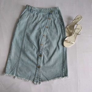 Light Wash Denim Button-Front Midi Skirt ⚘️✨️