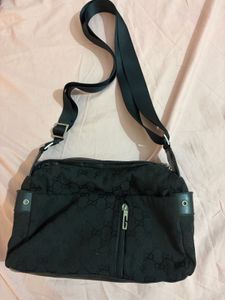 Gucci Shoulder Bag - Classic Style