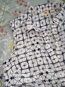 Levi's White &amp; Blue Print shirt
