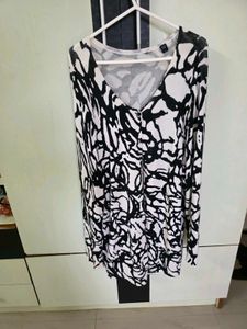 Stylish Black &amp; White Knit Cardigan