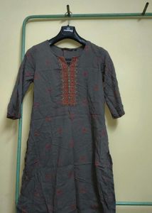 Avaasa Grey Kurta with Red Print