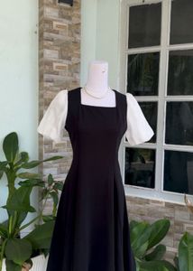 Chic Black &amp; White Puff Sleeve Dress