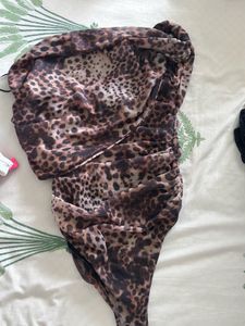 Chic One-Shoulder Leopard Print top