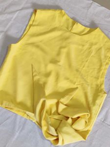 light yellow top back side pearl button