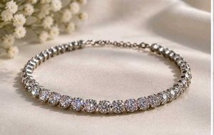 Sparkling daimond choker