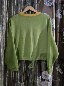 Oversized Looney Tunes Crop Sweatshirt