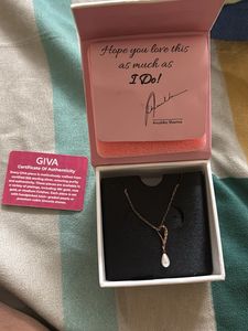 Elegant Pearl &amp; Diamond Necklace