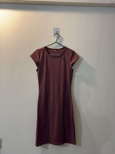 Maroon Short Sleeve Sheath Dress