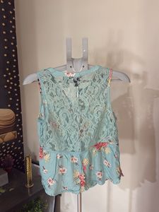 Chic Floral Lace Trimmed Tank Top