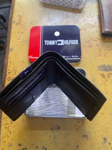 This is a brand new wallet of tommy hilfiger