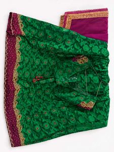 👰 : Heavy Work Lehenga with FREE chuda