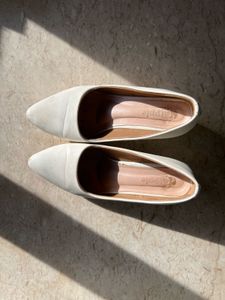 Elegant White Pointed Toe heels