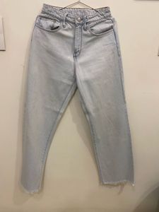 Light Wash Cropped Jeans