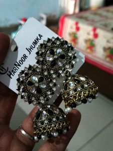Beautiful Black Colour Kundan Jhumki Set