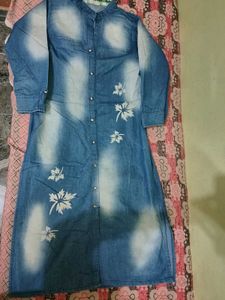 Stylish Denim Kurta with Leaf Print