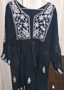 Elegant Black Embroidered Kurta