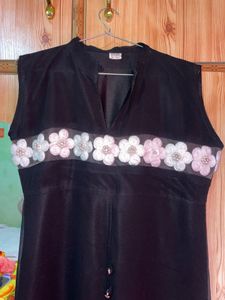 Elegant Black Kurta with Floral Embellishment