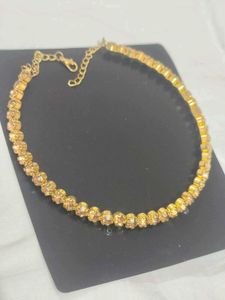 Elegant Gold-Tone chocker with Sparkly Stones