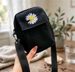 Cute Daisy Sling Bag 💐