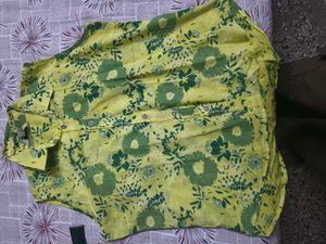Vibrant Yellow Sleeveless Shirt in XL size