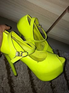 Neon Heels 👠