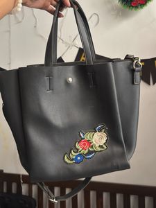 Chic Black Tote Bag with Floral Embroidery