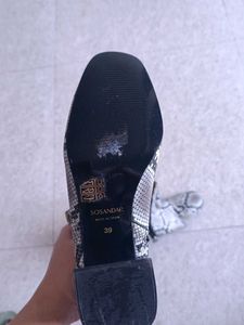 Stylish Snake Print Boots