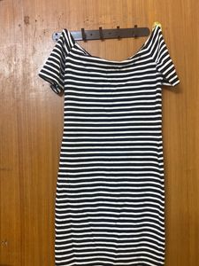 H&amp;M Short Dress Knee Length