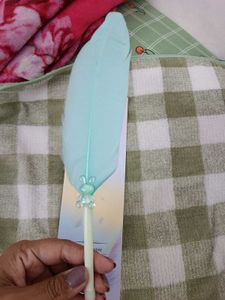 Beautiful Feather Pen - Blue