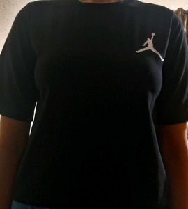Classic black t shirt ,perfect for gym