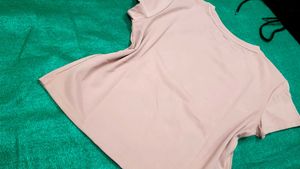 brand new👌😻📣Cropped top free size no 45