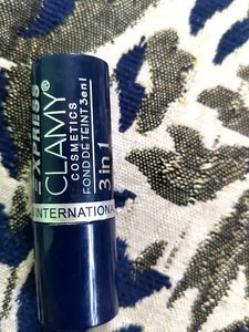 Express Clamy 3 in 1 foundation