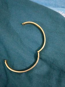 Elegant Gold Bangle Bracelet